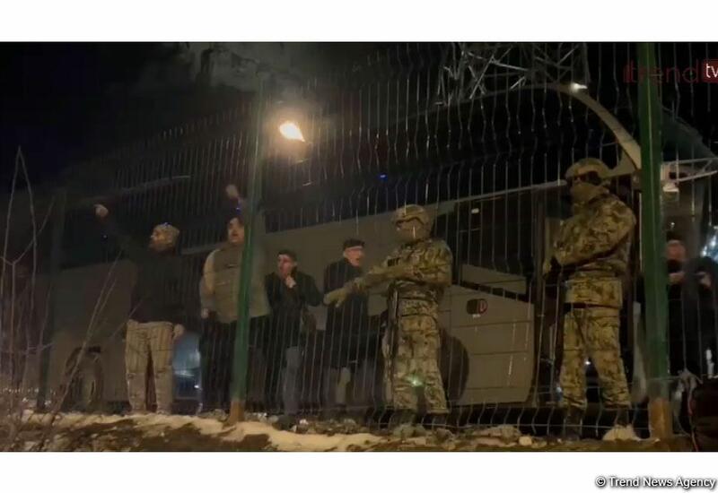 «Волков, отвечай!» - протестующих азербайджанцев становится все больше