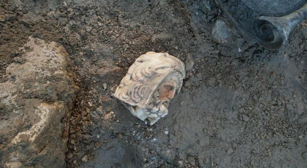 В древнем турецком городе обнаружили античные скульптуры
