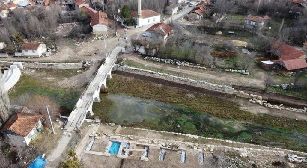 В древнем турецком городе обнаружили античные скульптуры