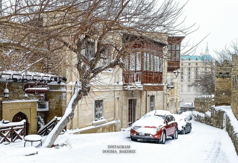 Редкая снежная зима в Баку