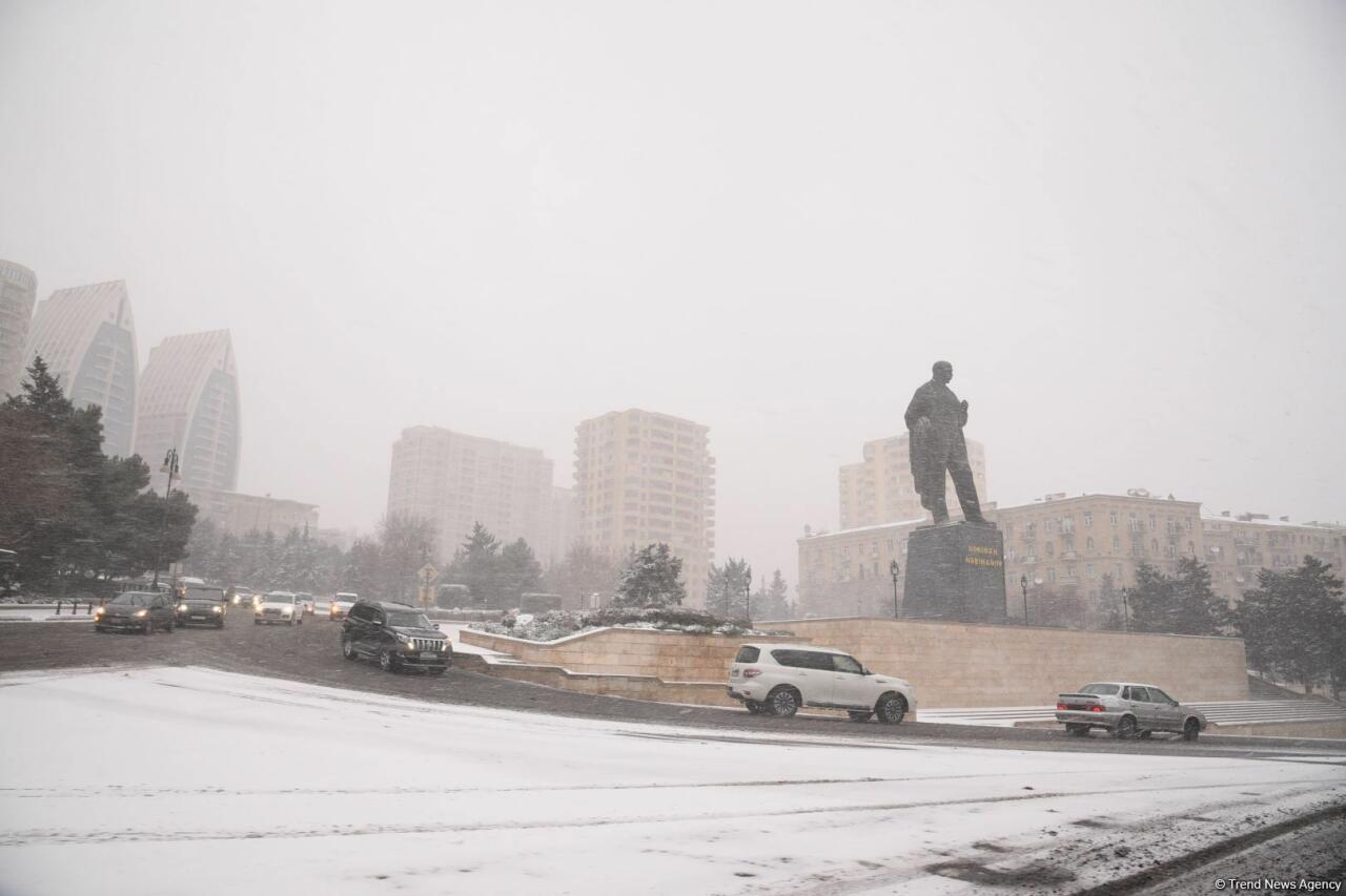 Заснеженный Баку