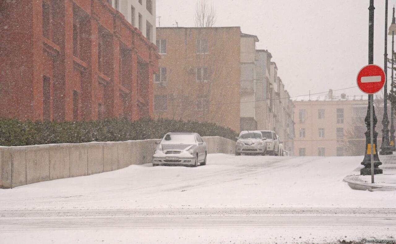 Заснеженный Баку