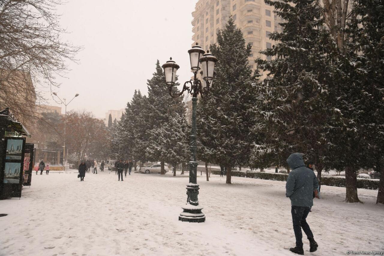 Заснеженный Баку