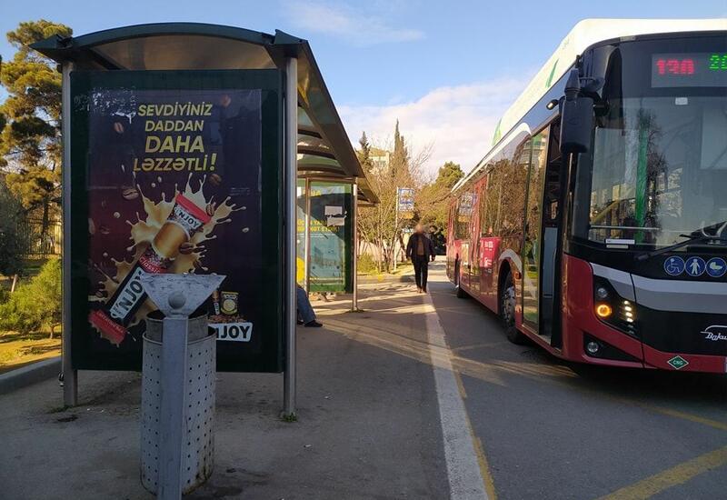Bir ünvana çatmaq üçün bir neçə avtobus: