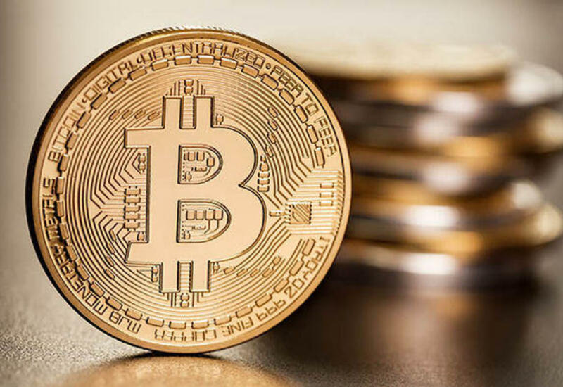 Биткойн за сутки снижался почти на 10%
