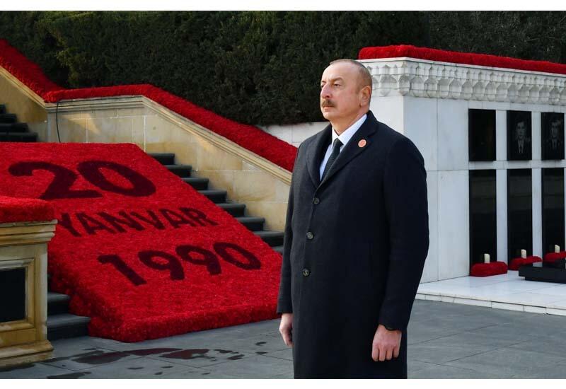 Президент Ильхам Алиев посетил Шехидляр хиябаны в связи с 33-й годовщиной трагедии 20 Января