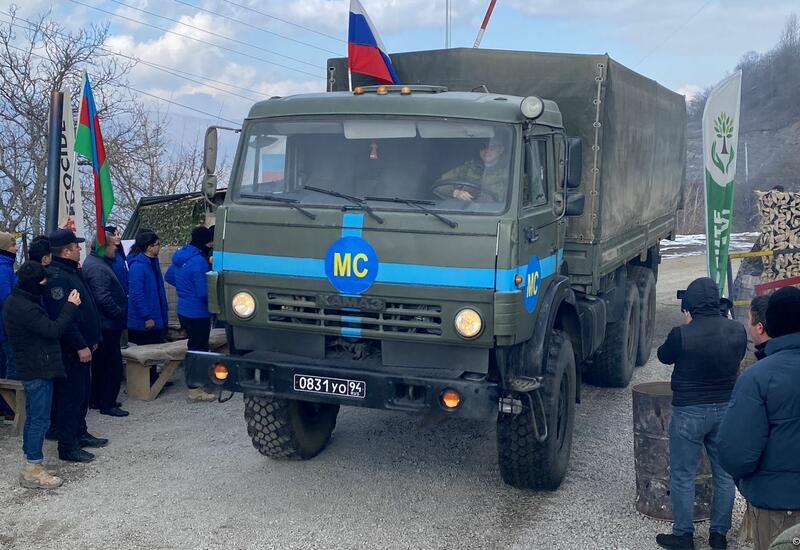 По Лачинской дороге беспрепятственно проехали еще 13 автомобилей миротворцев