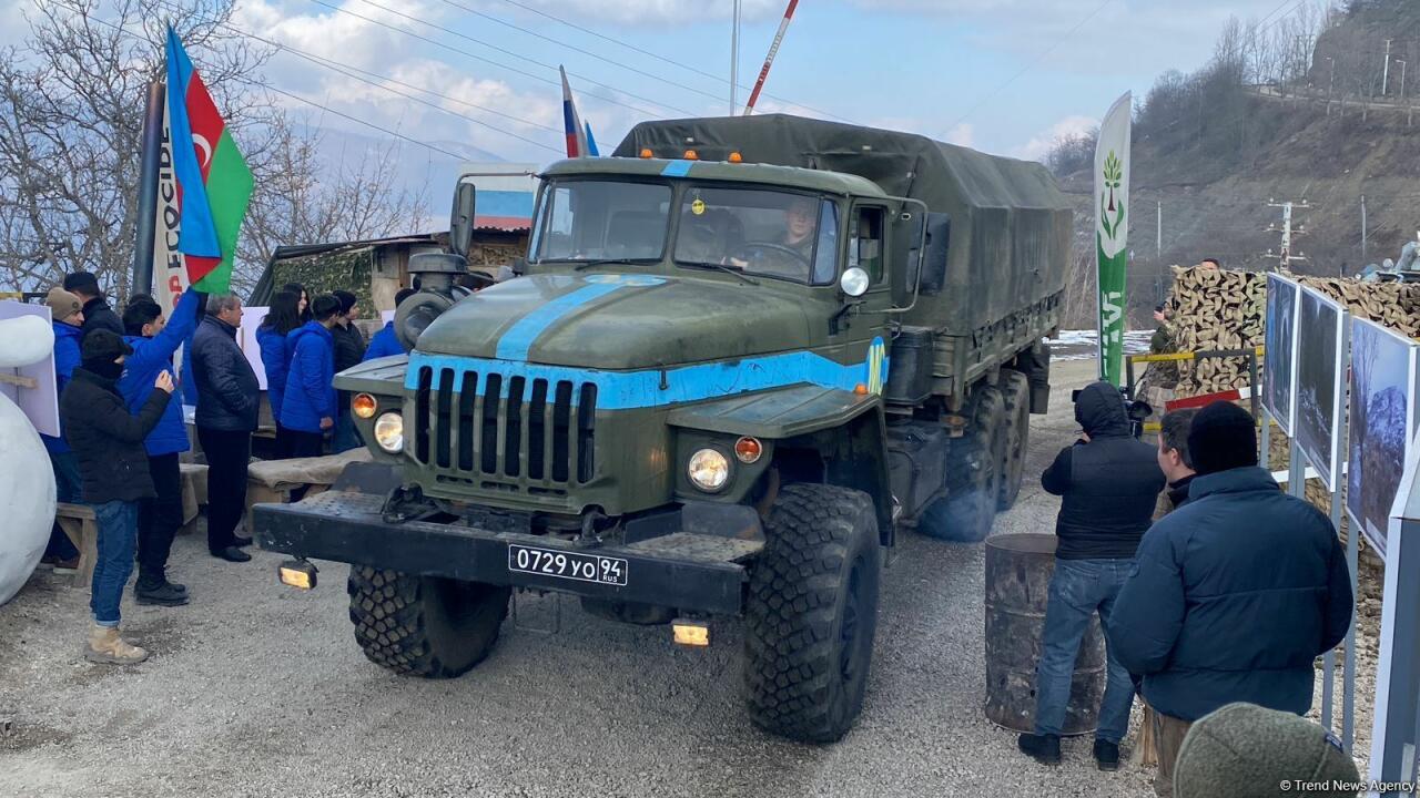 По Лачинской дороге беспрепятственно проехали еще 13 автомобилей миротворцев