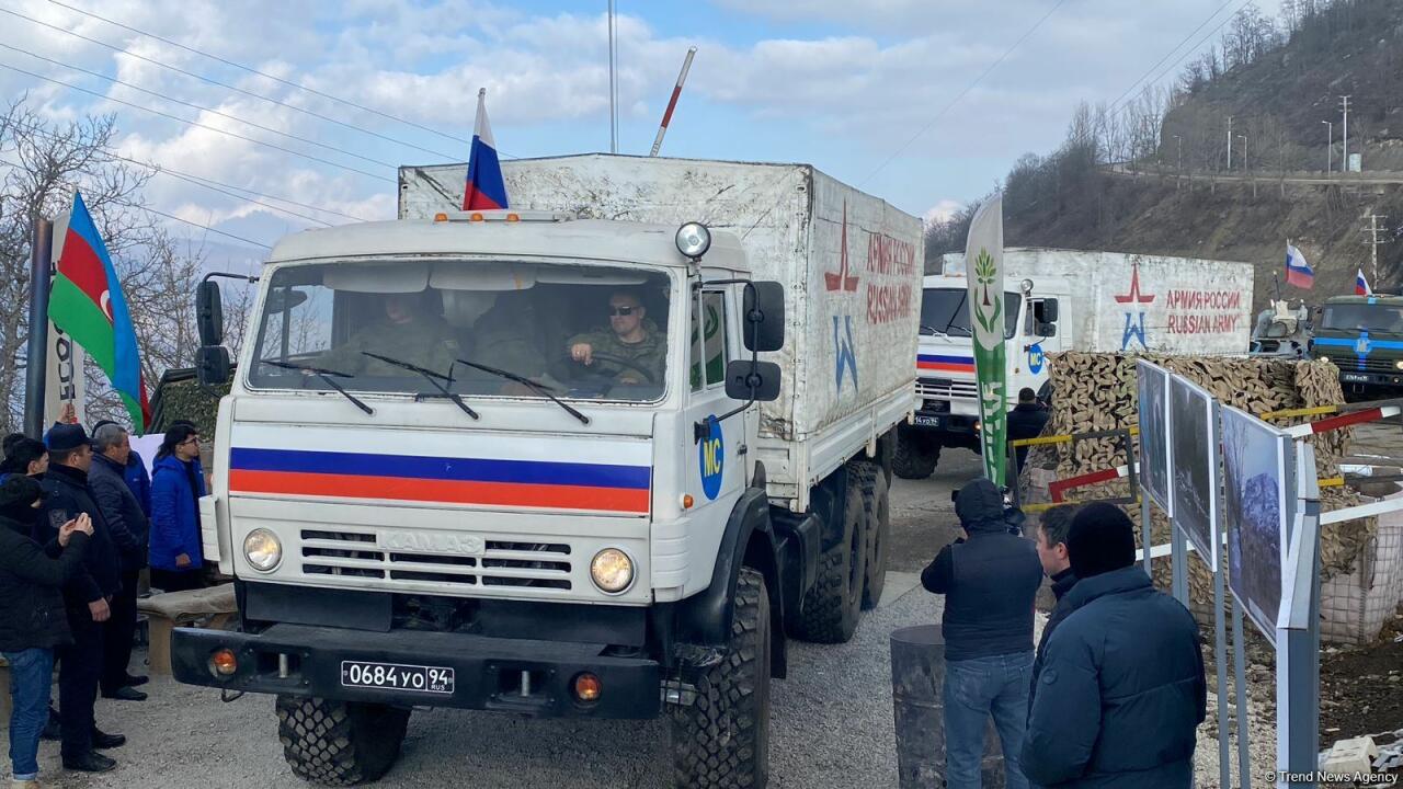 По Лачинской дороге беспрепятственно проехали еще 13 автомобилей миротворцев