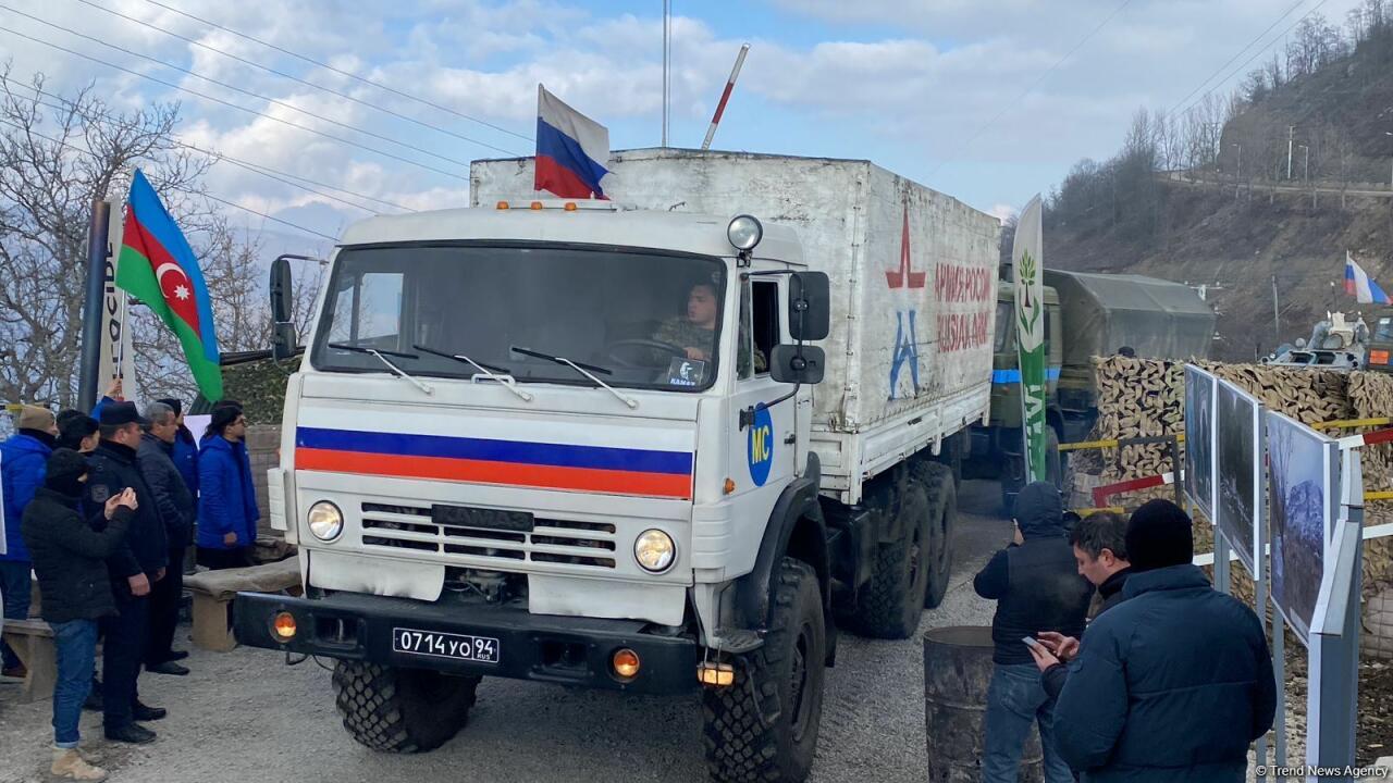 По Лачинской дороге беспрепятственно проехали еще 13 автомобилей миротворцев