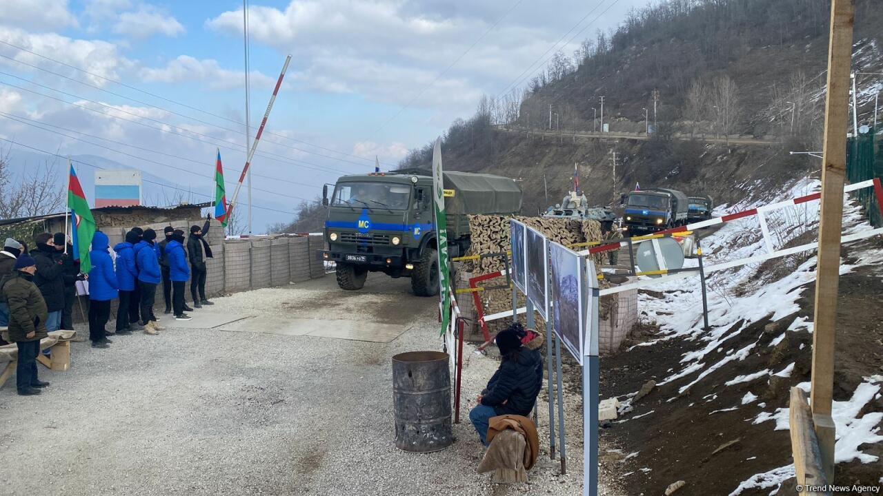 Rusiya sülhməramlılarına məxsus 3 təminat maşını Laçın yolundan keçib