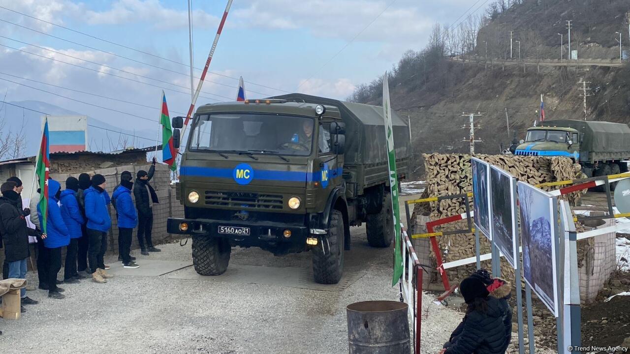 Rusiya sülhməramlılarına məxsus 3 təminat maşını Laçın yolundan keçib