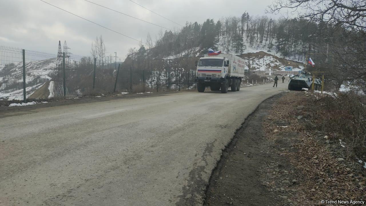 По Лачинской дороге беспрепятственно проехали еще 6 грузовых автомобилей миротворцев
