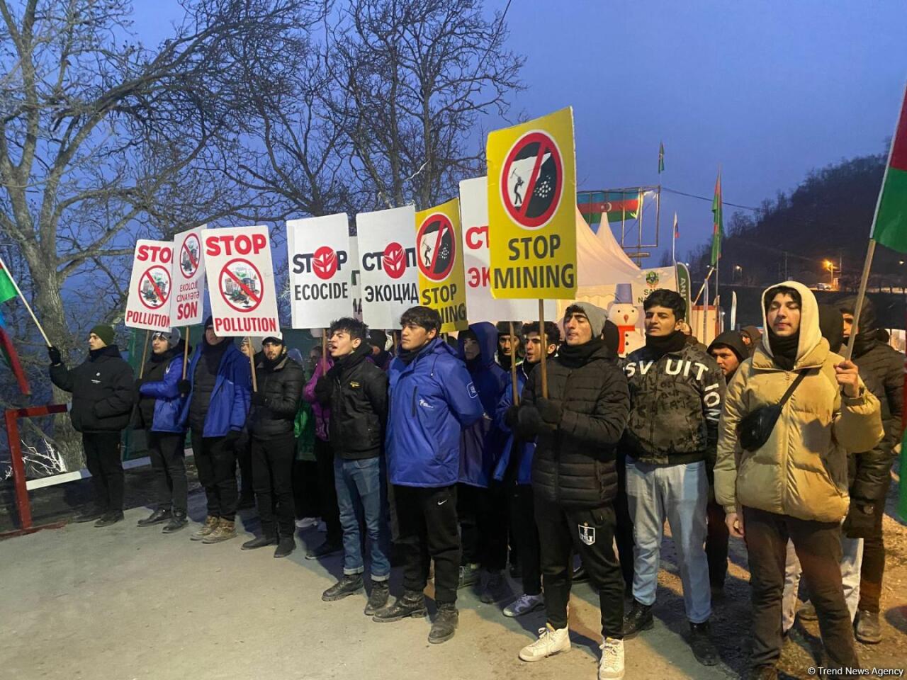Акция азербайджанских экоактивистов на Лачинской дороге продолжается
