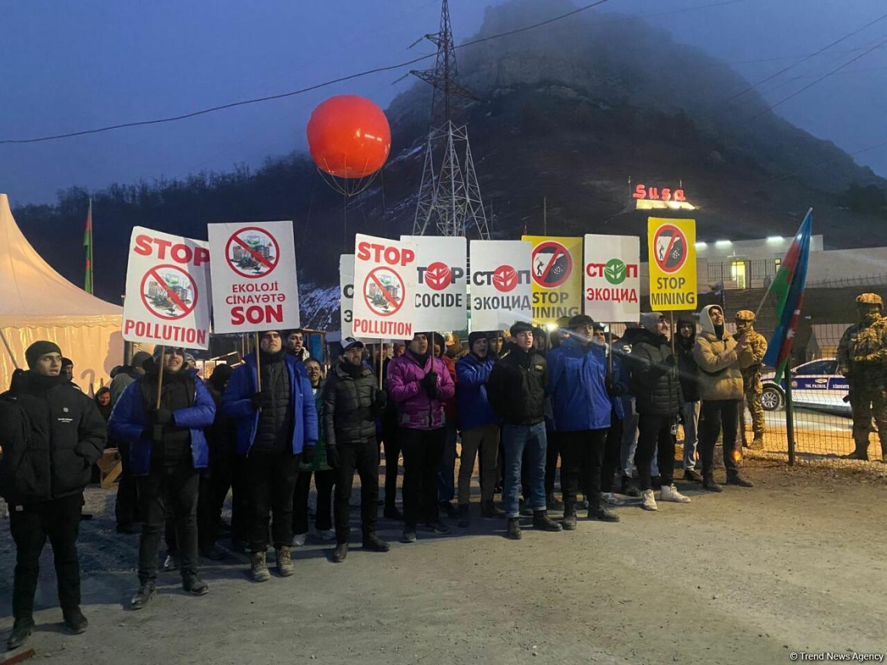 Акция азербайджанских экоактивистов на Лачинской дороге продолжается