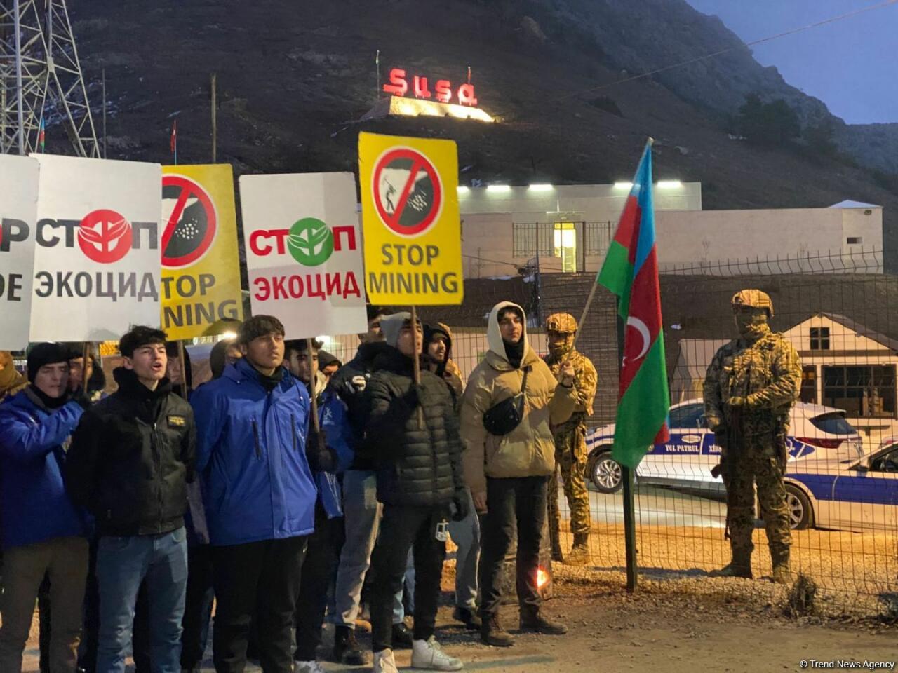 Акция азербайджанских экоактивистов на Лачинской дороге продолжается