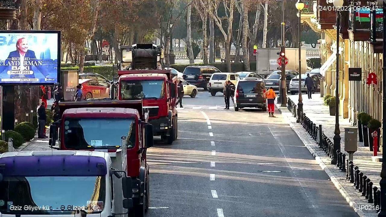 В центре Баку ограничено движение транспорта