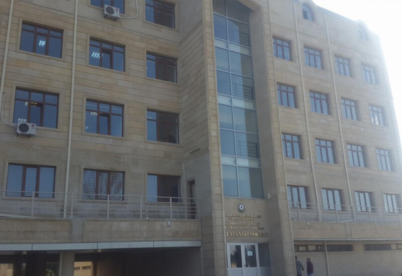 Bakıda kollecin bufetində müəllimlə tələbələr arasında dava