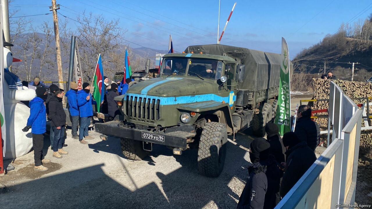 По Лачинской дороге беспрепятственно проехали еще 9 транспортных средств снабжения миротворцев