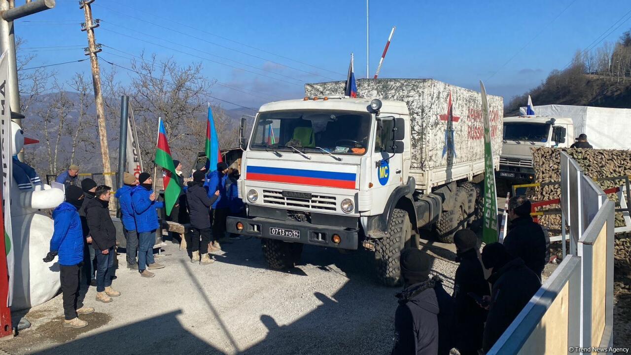 По Лачинской дороге беспрепятственно проехали еще 9 транспортных средств снабжения миротворцев