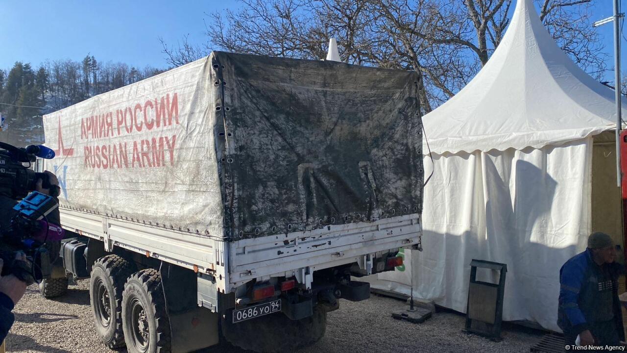 Еще 8 транспортных средств снабжения миротворцев проехали по Лачинской дороге