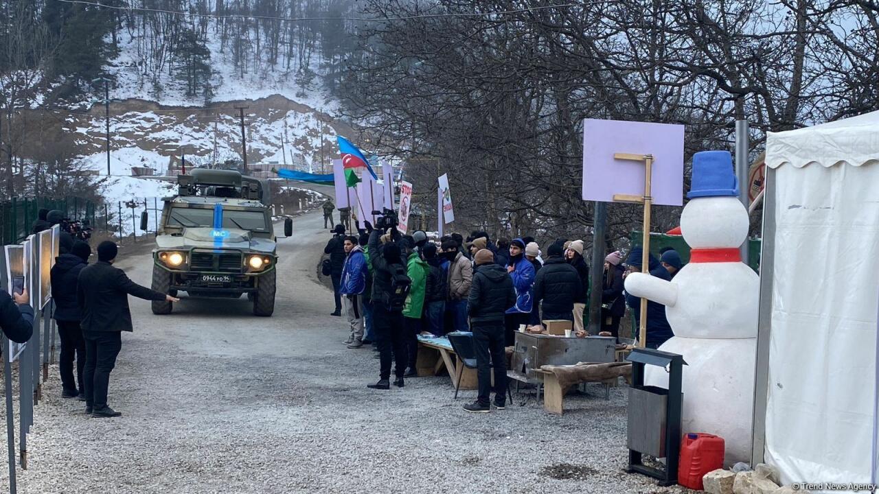 По Лачинской дороге проехали еще два грузовика миротворцев
