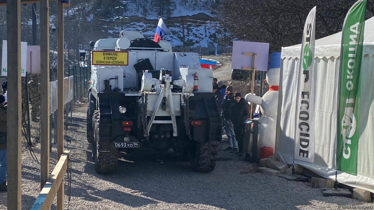 По Лачинской дороге беспрепятственно проехала еще одна автомашина миротворцев