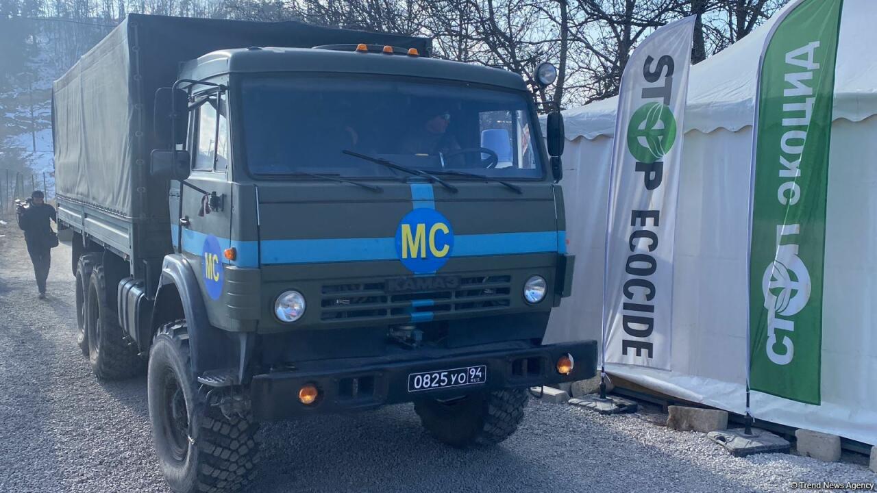 По Лачинской дороге беспрепятственно проехали еще 11 транспортных средств миротворцев