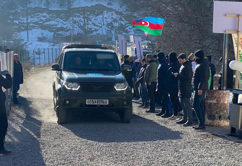 По Лачинской дороге беспрепятственно проехал еще один автомобиль миротворцев