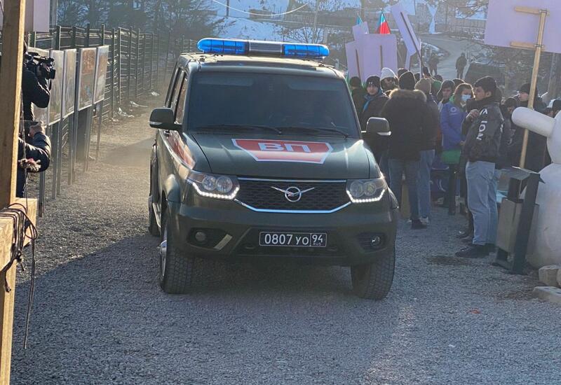 По Лачинской дороге проехали еще два автомобиля миротворцев