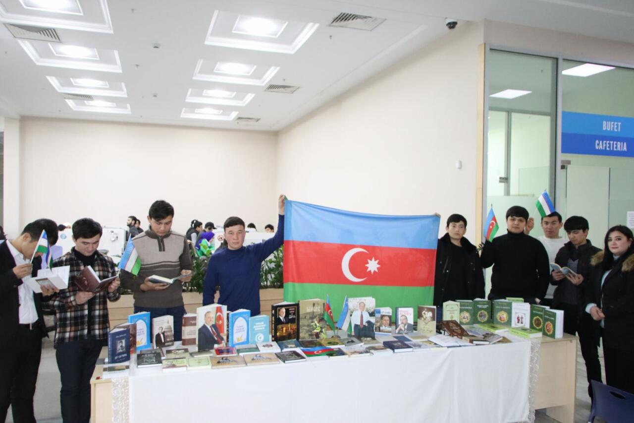 В рамках "Года Гейдара Алиева" библиотекам Узбекистана передана богатая коллекция книг об Азербайджане
