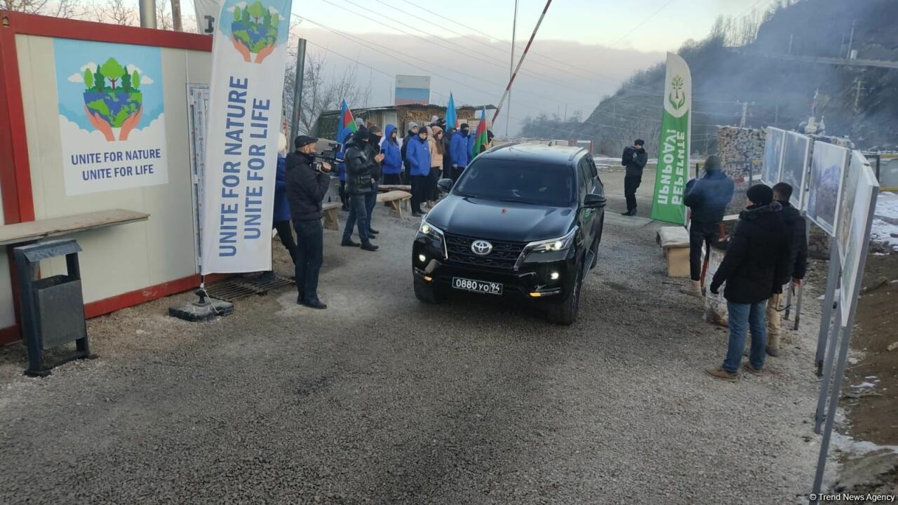 По Лачинской дороге беспрепятственно проехала одна легковая автомашина