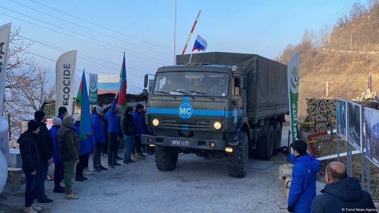 По Лачинской дороге беспрепятственно проехал грузовой автомобиль миротворцев