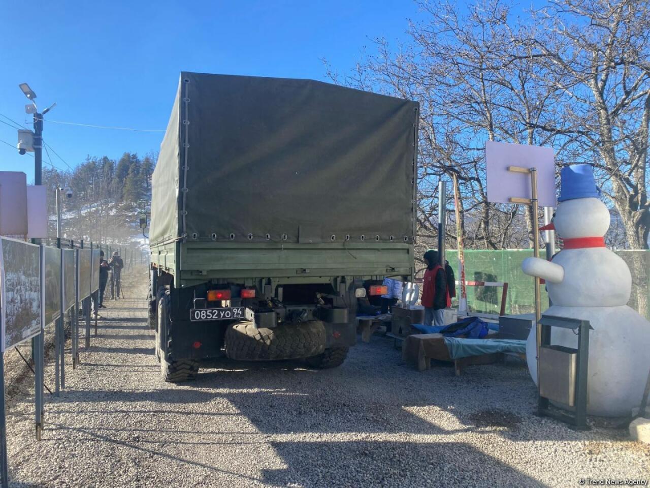 По Лачинской дороге беспрепятственно проехали 19 транспортных средств миротворцев