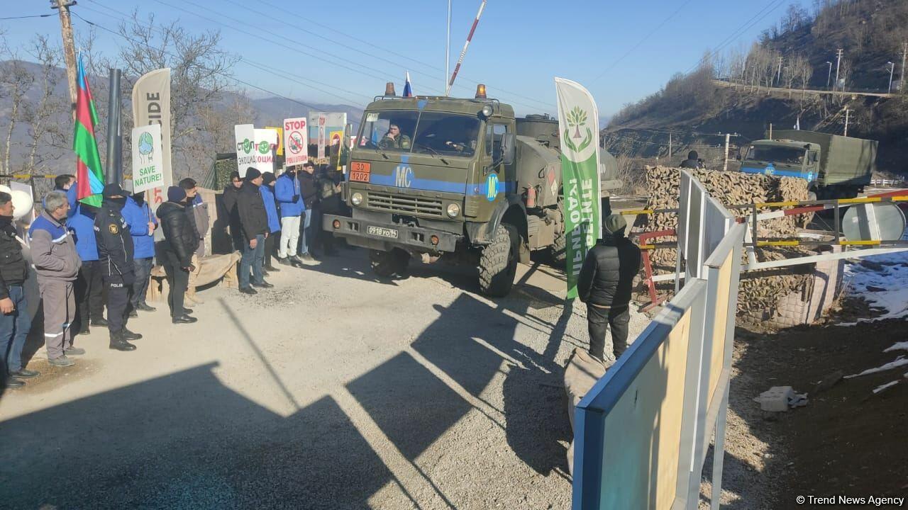 По Лачинской дороге беспрепятственно проехали 19 транспортных средств миротворцев