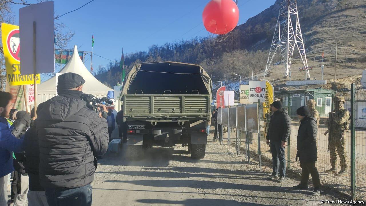 По Лачинской дороге беспрепятственно проехали 19 транспортных средств миротворцев