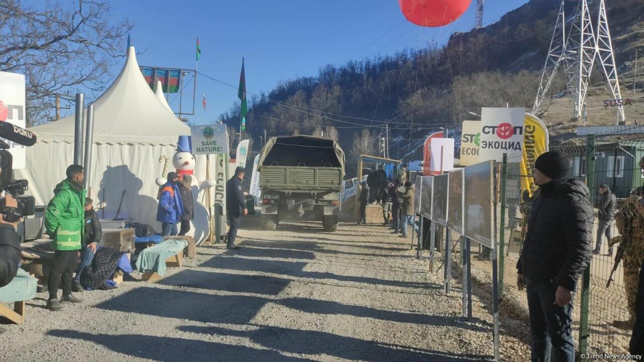 По Лачинской дороге беспрепятственно проехали 19 транспортных средств миротворцев