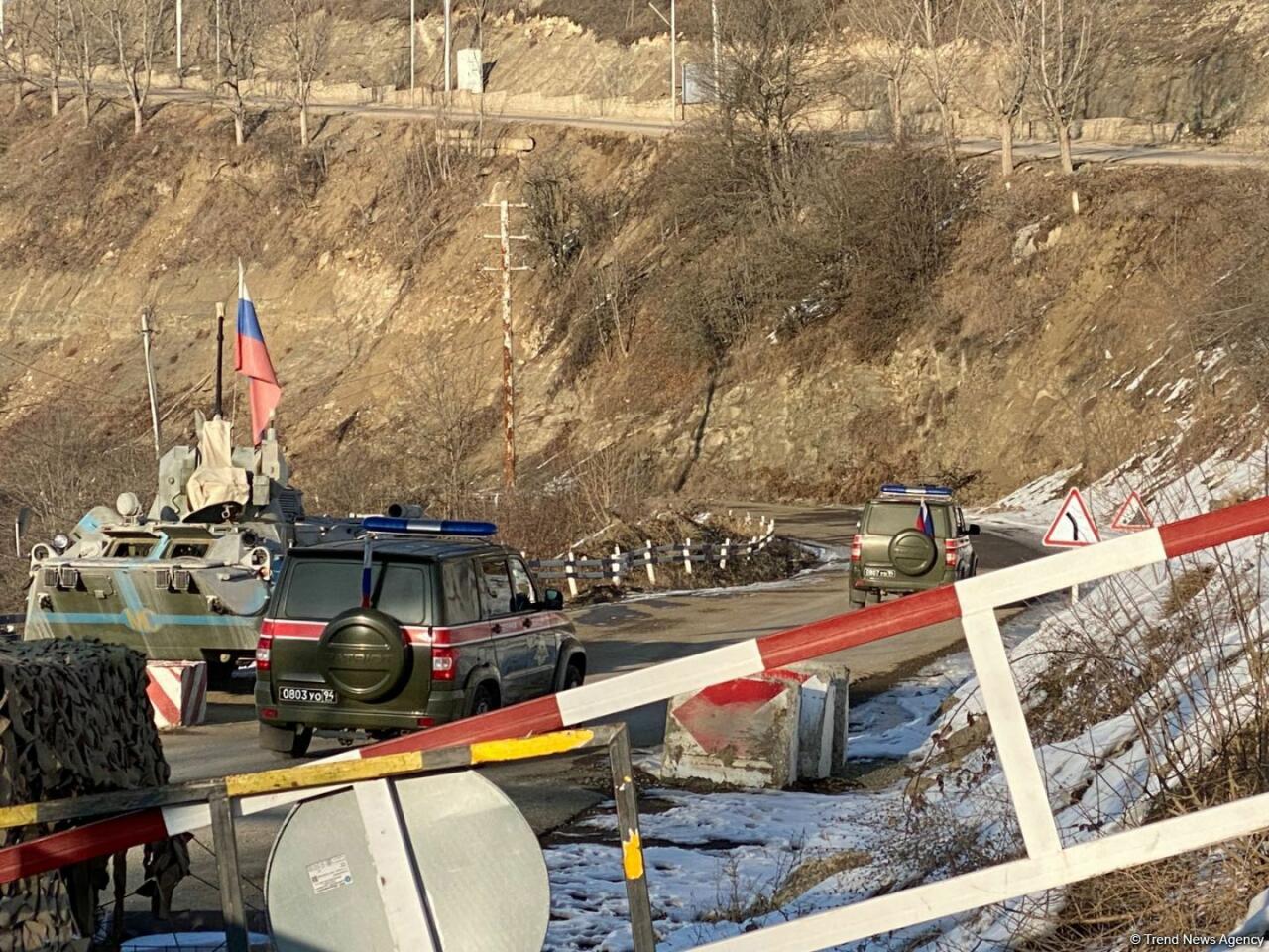 По Лачинской дороге проехали еще два автомобиля миротворцев