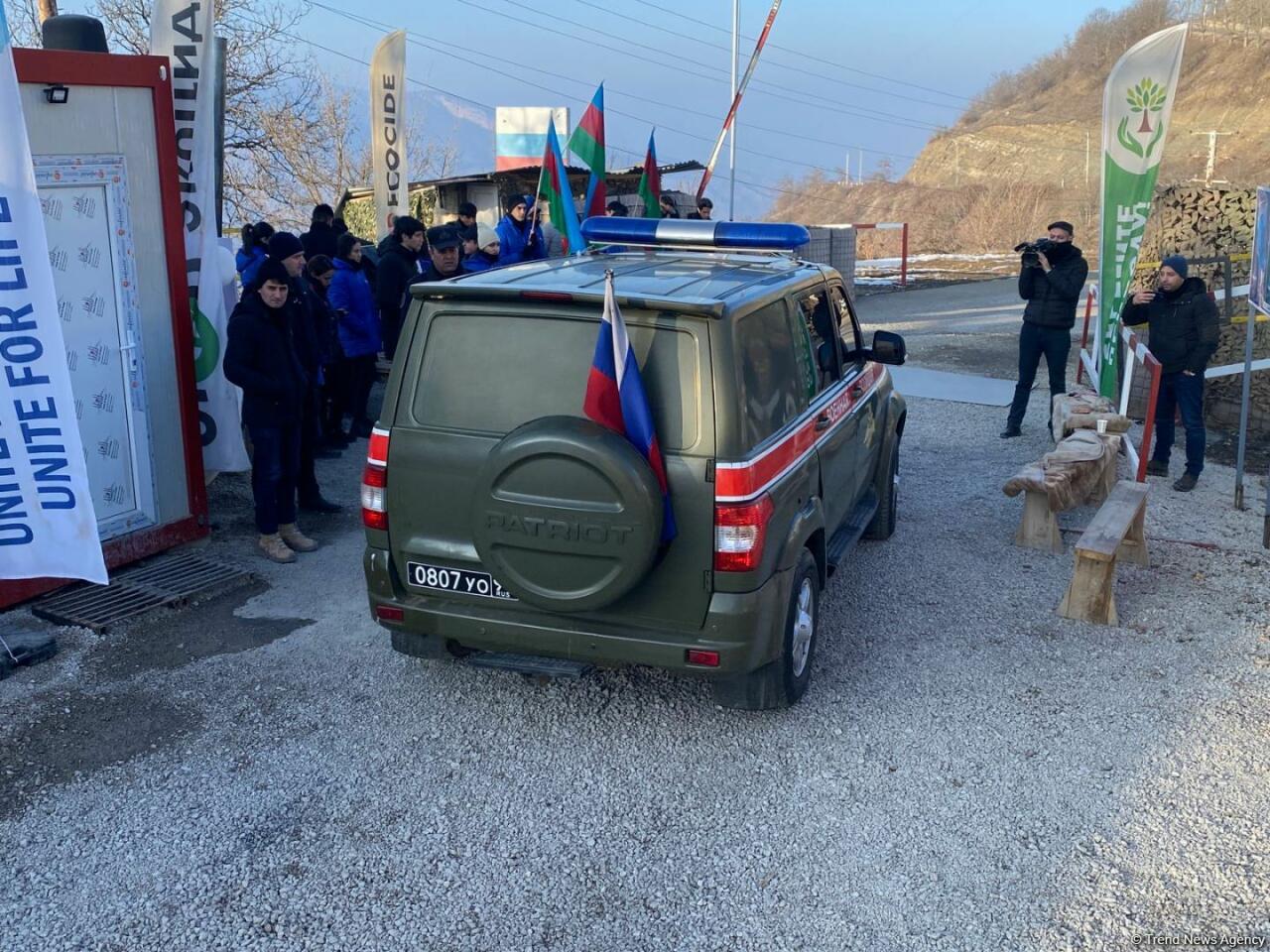 По Лачинской дороге проехали еще два автомобиля миротворцев