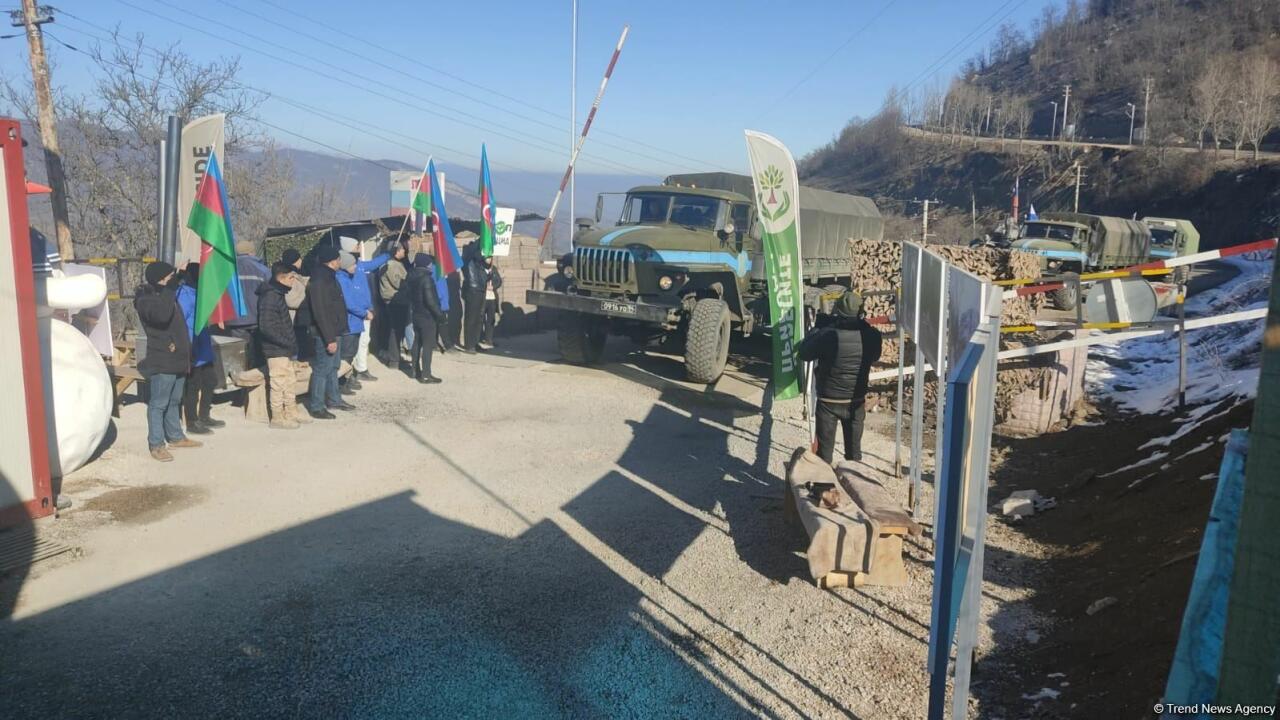 По Лачинской дороге проехали 5 транспортных средств миротворцев