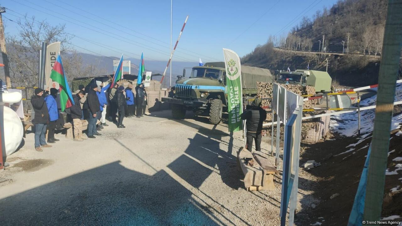 По Лачинской дороге проехали 5 транспортных средств миротворцев