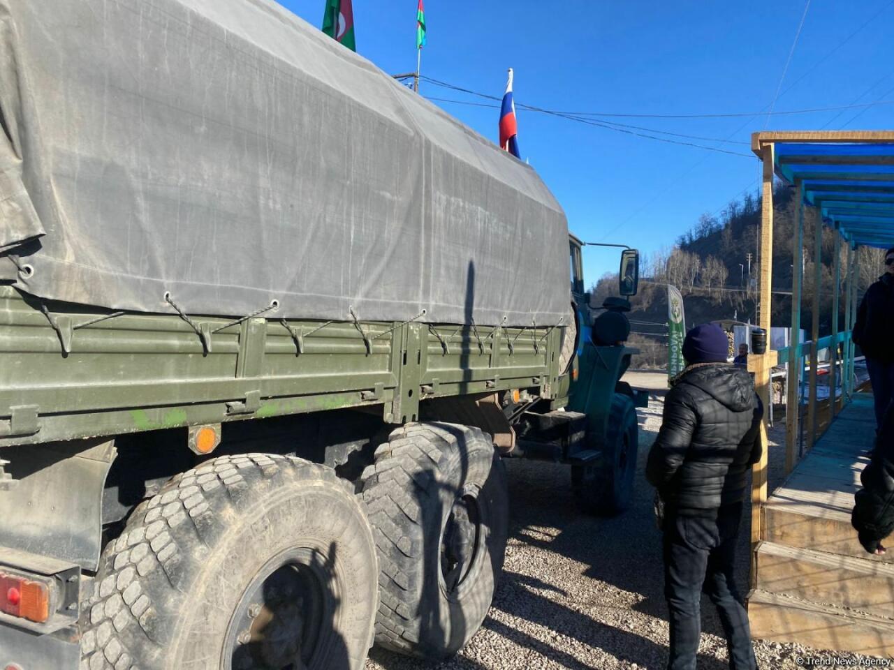 По Лачинской дороге беспрепятственно проехали две машины снабжения миротворцев