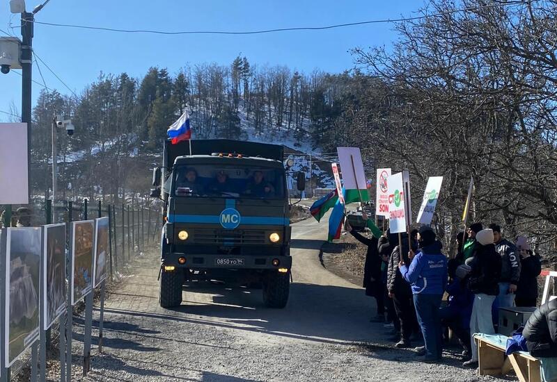 По Лачинской дороге беспрепятственно проехали еще два автомобиля миротворцев