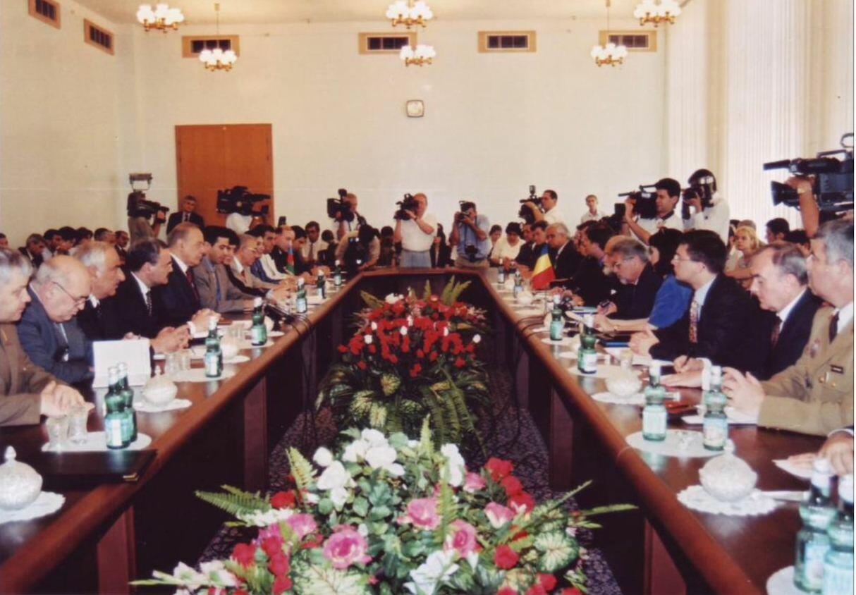 Heydər Əliyev iqtisadi əməkdaşlıq sahəsində qlobal əhəmiyyət qazanmış irimiqyaslı layihələrə imza atıb