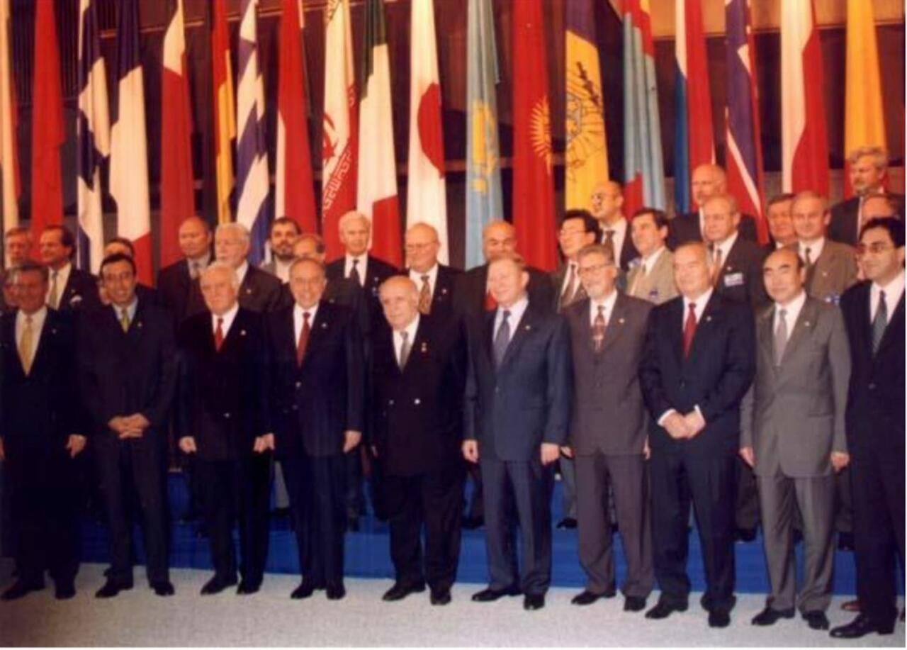 Heydər Əliyev iqtisadi əməkdaşlıq sahəsində qlobal əhəmiyyət qazanmış irimiqyaslı layihələrə imza atıb