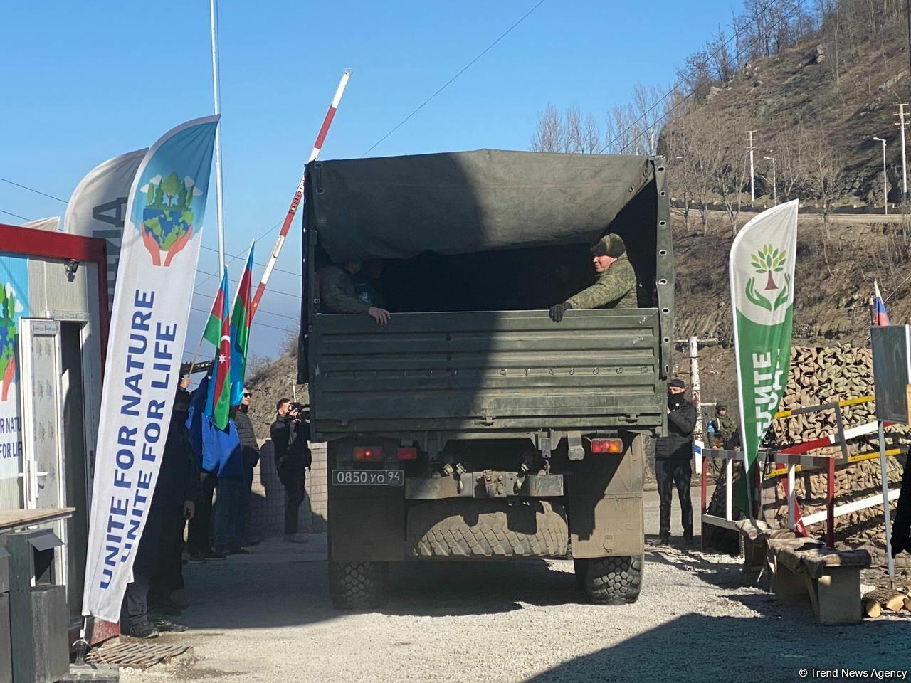 По Лачинской дороге беспрепятственно проехали еще два автомобиля миротворцев