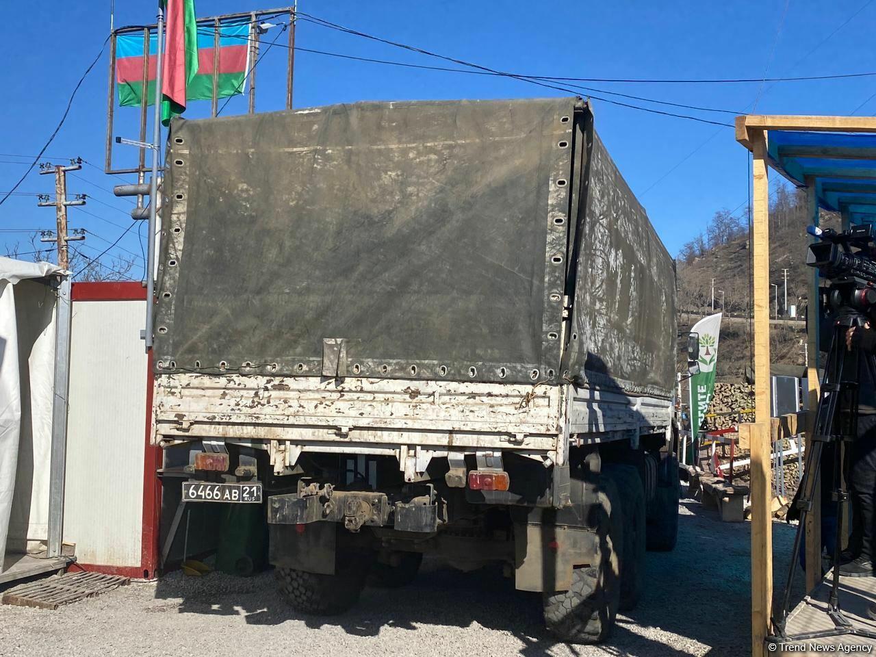 По Лачинской дороге беспрепятственно проехали еще два автомобиля миротворцев