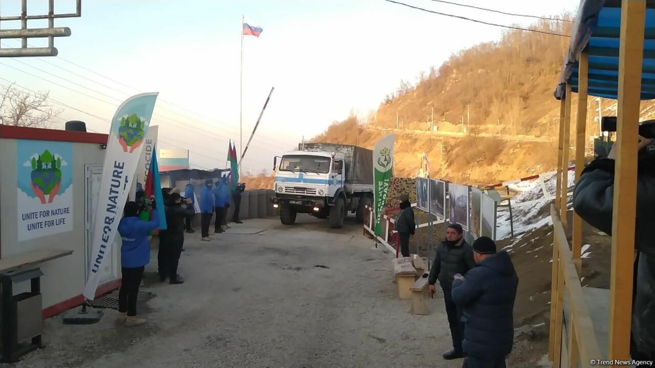 По Лачинской дороге проехали еще два автомобиля снабжения