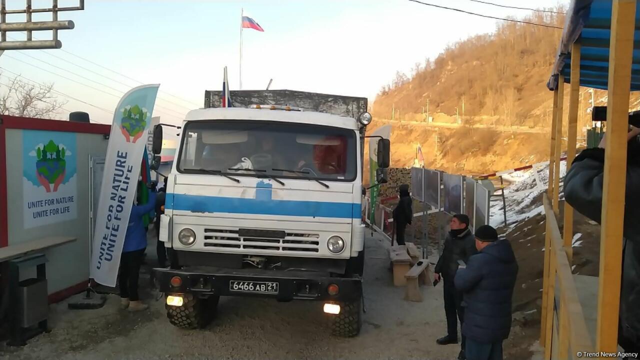 По Лачинской дороге проехали еще два автомобиля снабжения