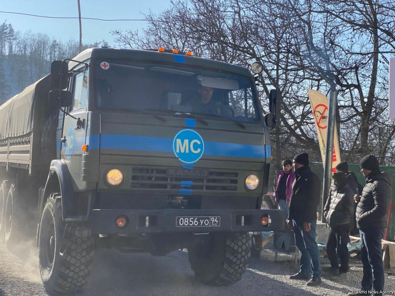 По Лачинской дороге беспрепятственно проехали еще девять автомобилей снабжения миротворцев